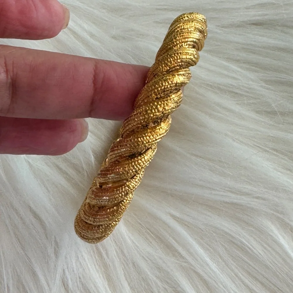 CHANEL Logo Twist Bracelet Bangle Gold - Picture 4 of 5